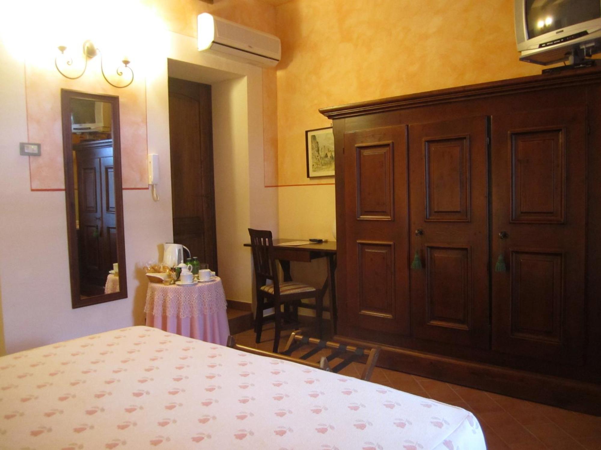 Le Volpaie Otel San Gimignano Oda fotoğraf